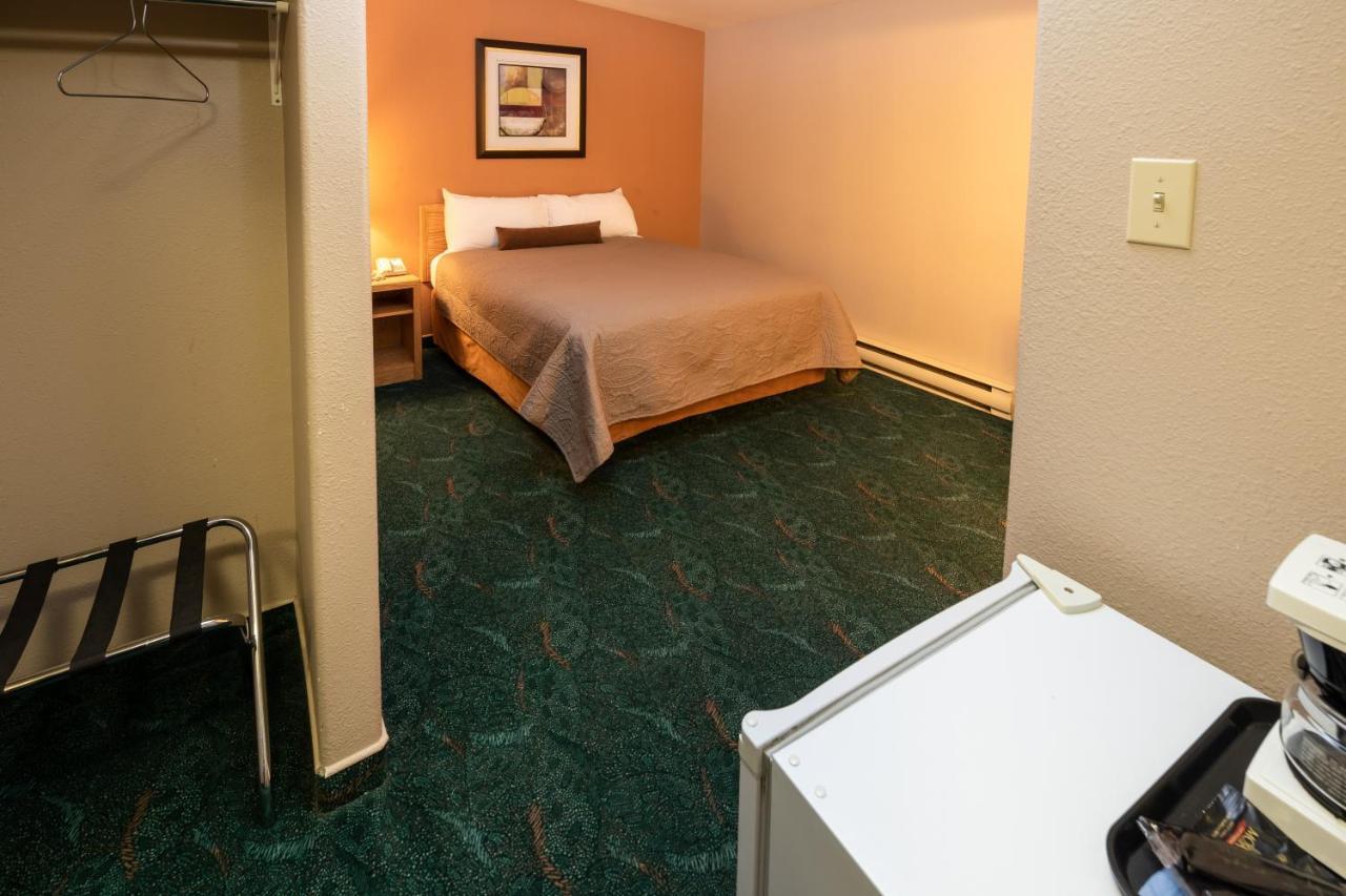 Keystone Motor Inn Брандон Экстерьер фото